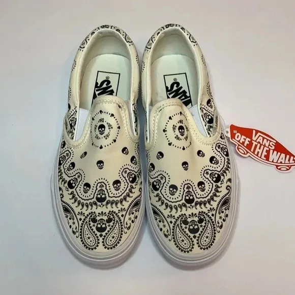 VANS off the wall Skull Print Shoes Classic Slip On Youth 4 New
