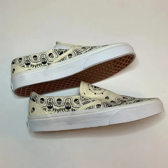 VANS off the wall Skull Print Shoes Classic Slip On Youth 4 New