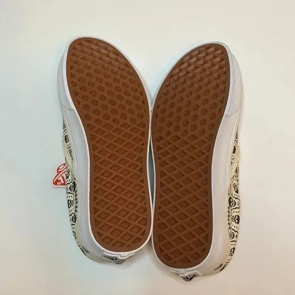 VANS off the wall Skull Print Shoes Classic Slip On Youth 4 New