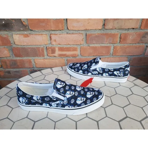 Vans Slip On Flash Skulls Black Blue Flame White  Size US 10 Men New