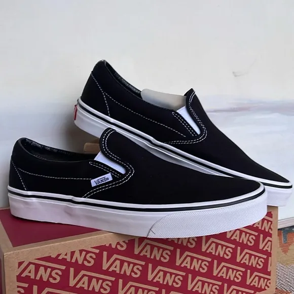 Vans WMNS Classic Slip-OnBlackVN000EYEBLKSneakers