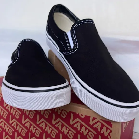 Vans WMNS Classic Slip-OnBlackVN000EYEBLKSneakers