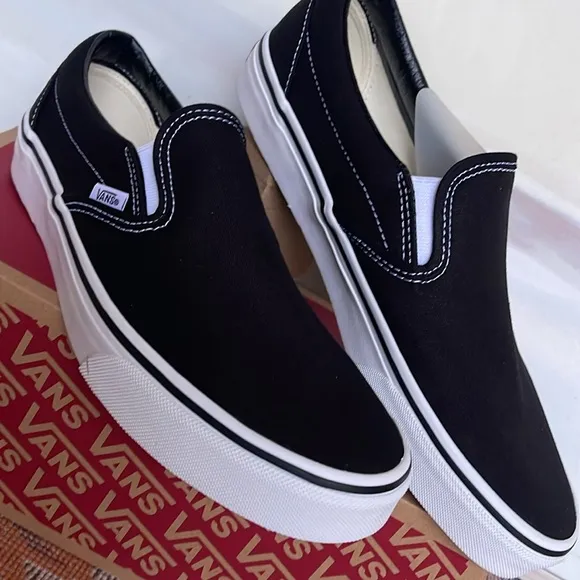 Vans WMNS Classic Slip-OnBlackVN000EYEBLKSneakers