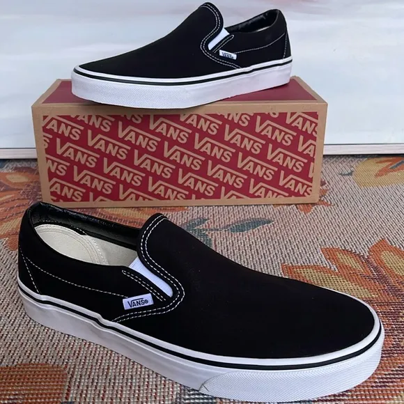 Vans WMNS Classic Slip-OnBlackVN000EYEBLKSneakers