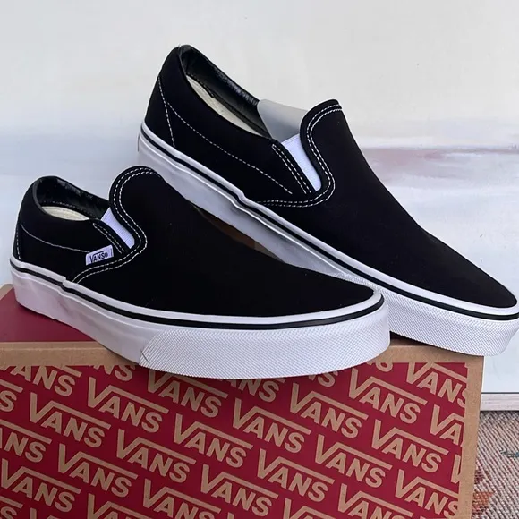 Vans WMNS Classic Slip-OnBlackVN000EYEBLKSneakers