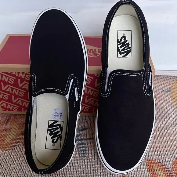 Vans WMNS Classic Slip-OnBlackVN000EYEBLKSneakers