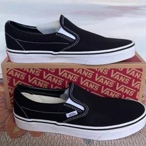 Vans WMNS Classic Slip-OnBlackVN000EYEBLKSneakers