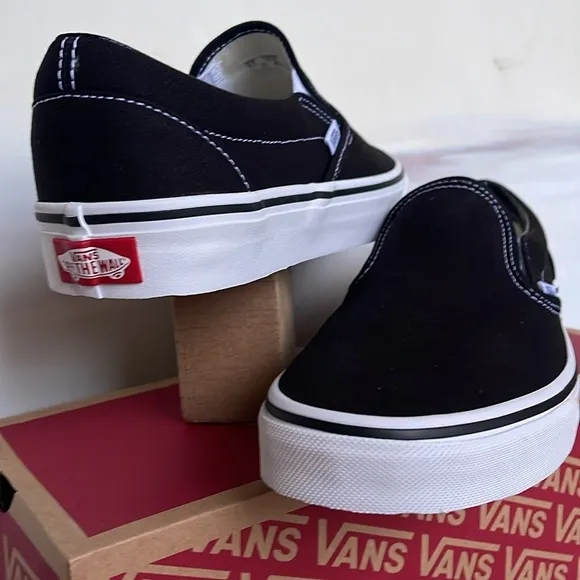 Vans WMNS Classic Slip-OnBlackVN000EYEBLKSneakers