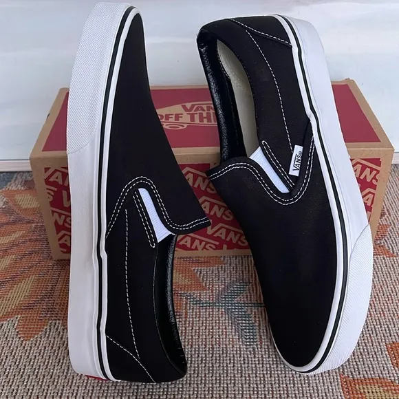 Vans WMNS Classic Slip-OnBlackVN000EYEBLKSneakers