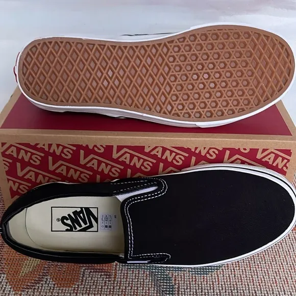 Vans WMNS Classic Slip-OnBlackVN000EYEBLKSneakers