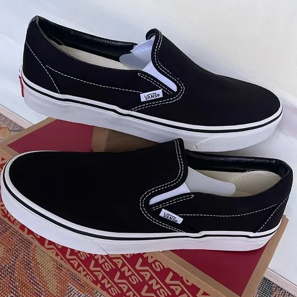 Vans WMNS Classic Slip-OnBlackVN000EYEBLKSneakers