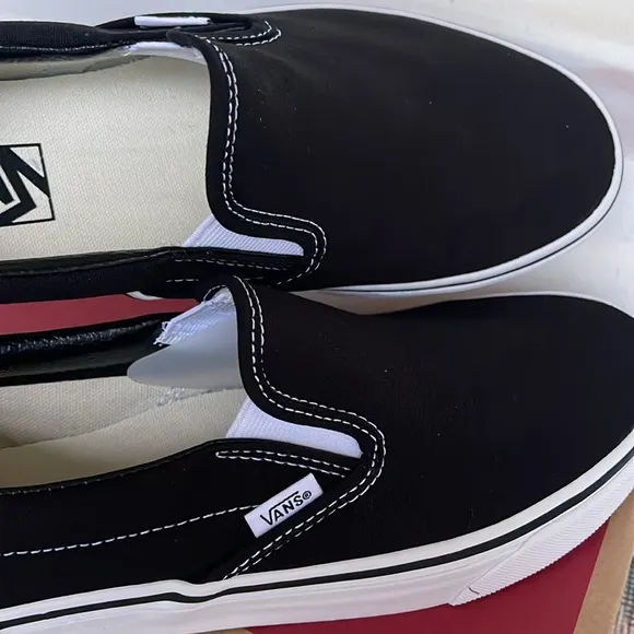 Vans WMNS Classic Slip-OnBlackVN000EYEBLKSneakers