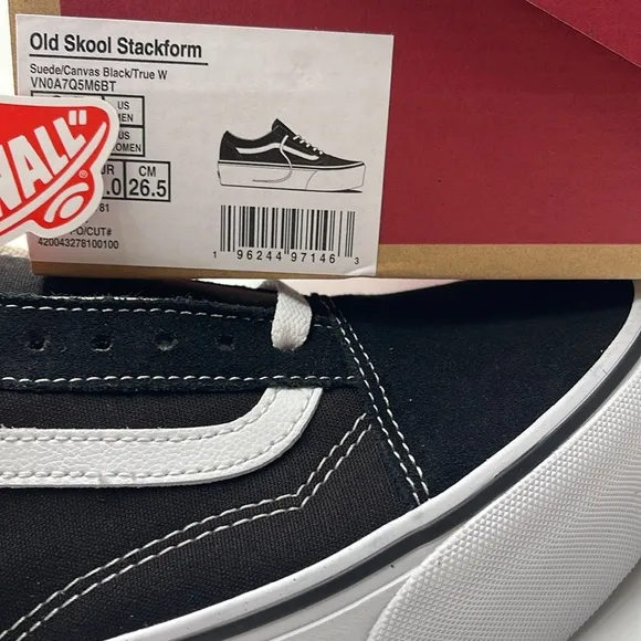 Vans Women’s Old Skool Stackform Suede/Canvas Black/True WVN0A7Q5M6BTPlatforms