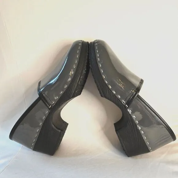 Verka Jobba Clogs in Gray Patent Leather