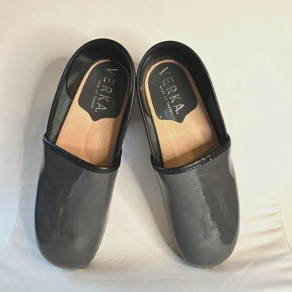 Verka Jobba Clogs in Gray Patent Leather