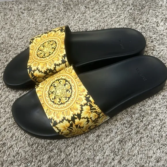 VERSACE Baroque Istante Medusa Slides