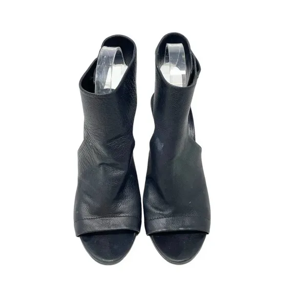 Vince Addie Cutout Black Leather Sandal Wood Heels Size US 8