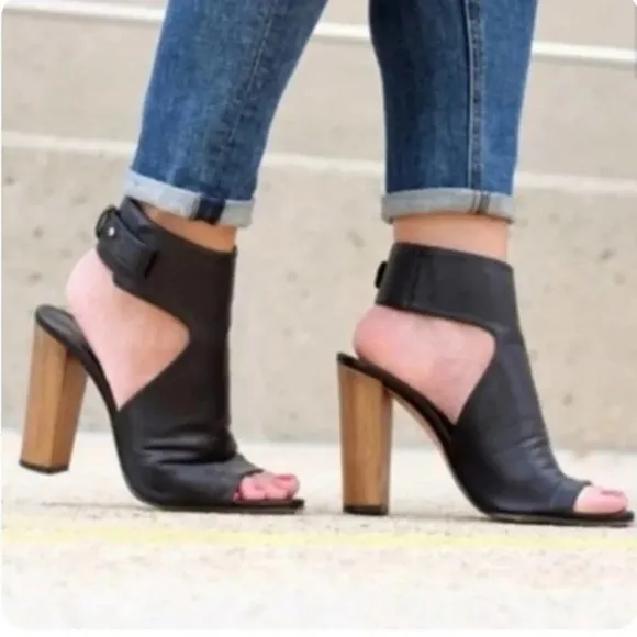 Vince Addie Cutout Black Leather Sandal Wood Heels Size US 8