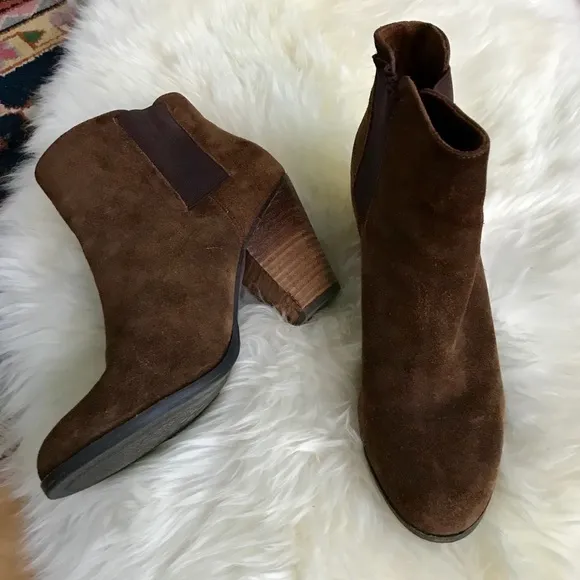 Vince Camuto Chestnut Brown Suede Block Heel Booties, Sz 8.5