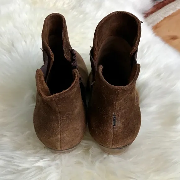 Vince Camuto Chestnut Brown Suede Block Heel Booties, Sz 8.5