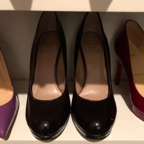 VINCE CAMUTO Patent Leather Round Toe Heels