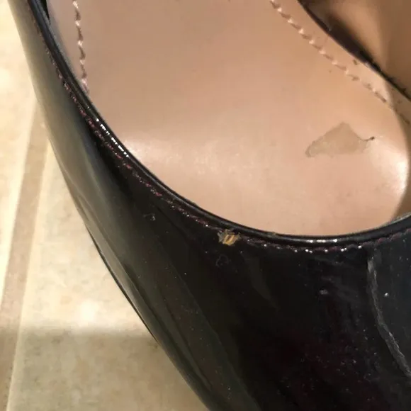 VINCE CAMUTO Patent Leather Round Toe Heels