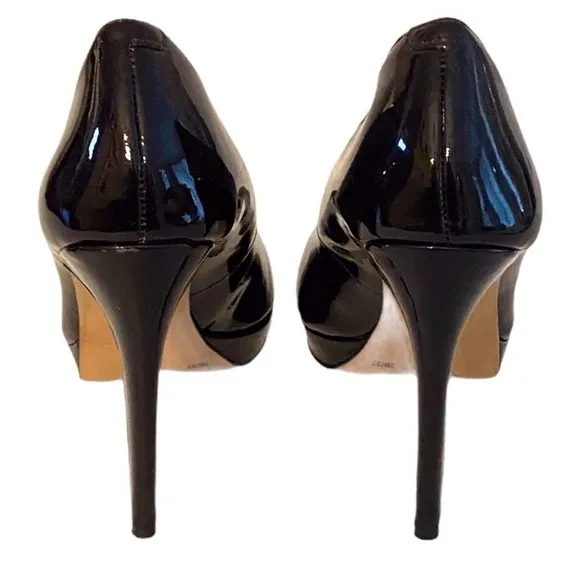 VINCE CAMUTO Patent Leather Round Toe Heels