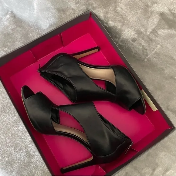 Vince Camuto Seena1 Black Nappa Open Toe Leather Bootie Heels Zip Back Size 9