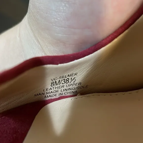 Vince Camuto Selmer Peep Toe Pumps Size 8