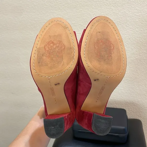 Vince Camuto Selmer Peep Toe Pumps Size 8