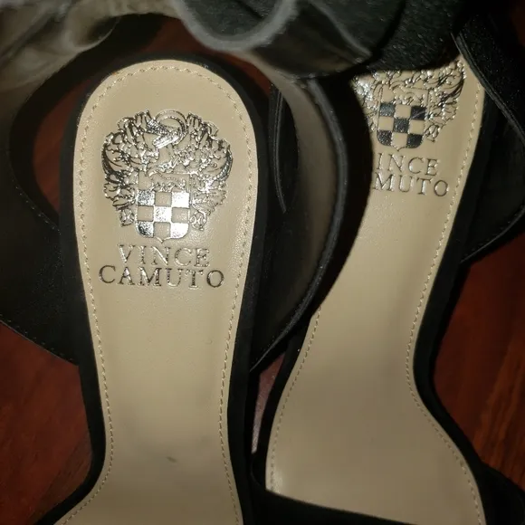 Vince Camuto Suede Heels sz 8