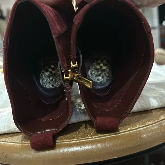 Vince Camuto Women’s Enverna High Gloss Block Heel Bootie in Bordo Suede-Size 10