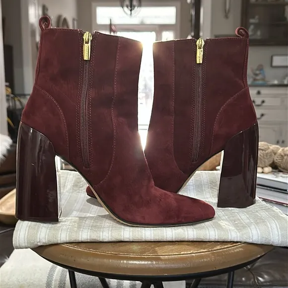 Vince Camuto Women’s Enverna High Gloss Block Heel Bootie in Bordo Suede-Size 10