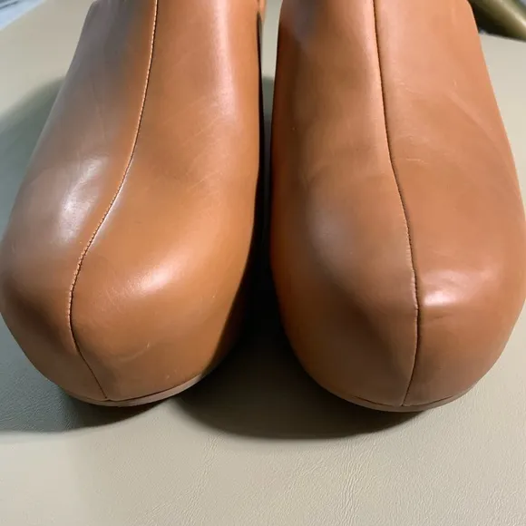 Vince Isa, Women's Tan leather platform minimalist Clogs. 9.5