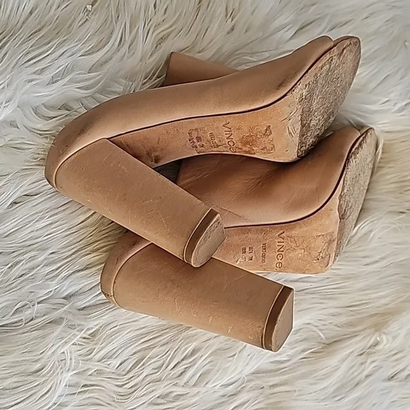 Vince neutral slides in Tan Size 7M