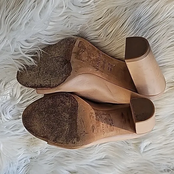 Vince neutral slides in Tan Size 7M