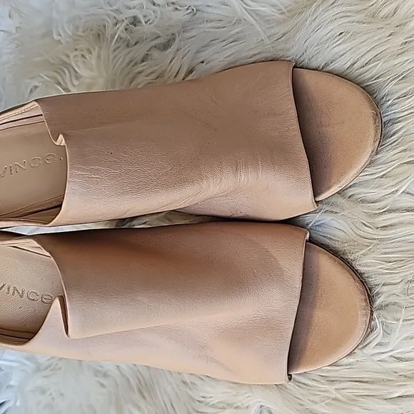 Vince neutral slides in Tan Size 7M