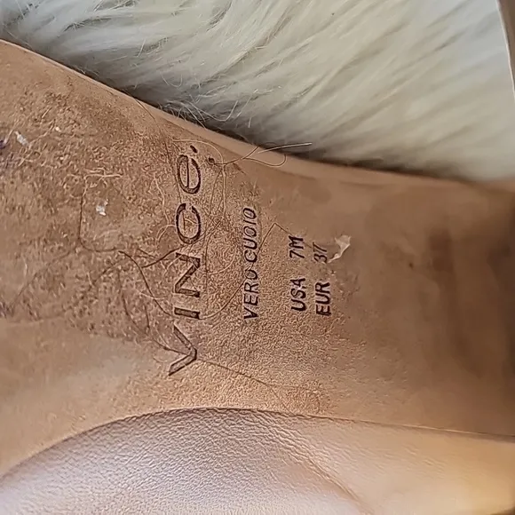 Vince neutral slides in Tan Size 7M
