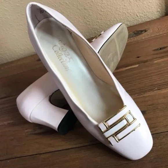 Vintage 70s closed buckle toe blush chunky block 60s heels size 8