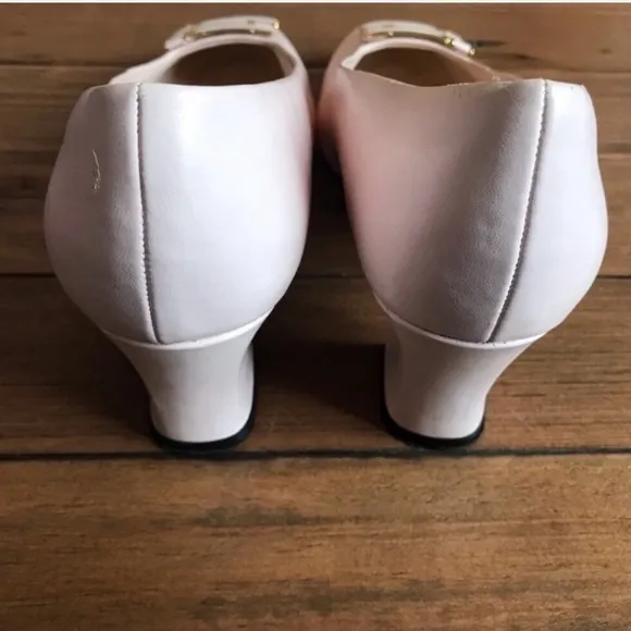 Vintage 70s closed buckle toe blush chunky block 60s heels size 8