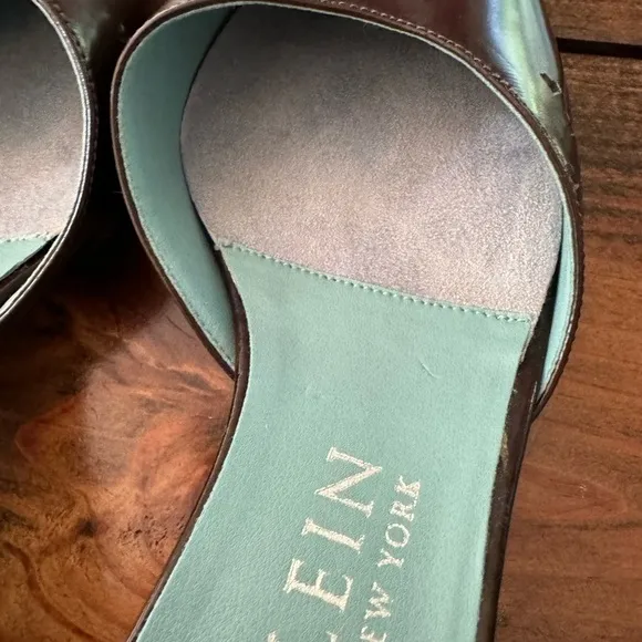 Vintage Anne Klein kitten heel slides (black) with hearts leather Size 6.5