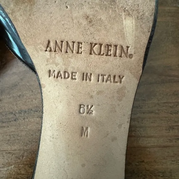 Vintage Anne Klein kitten heel slides (black) with hearts leather Size 6.5
