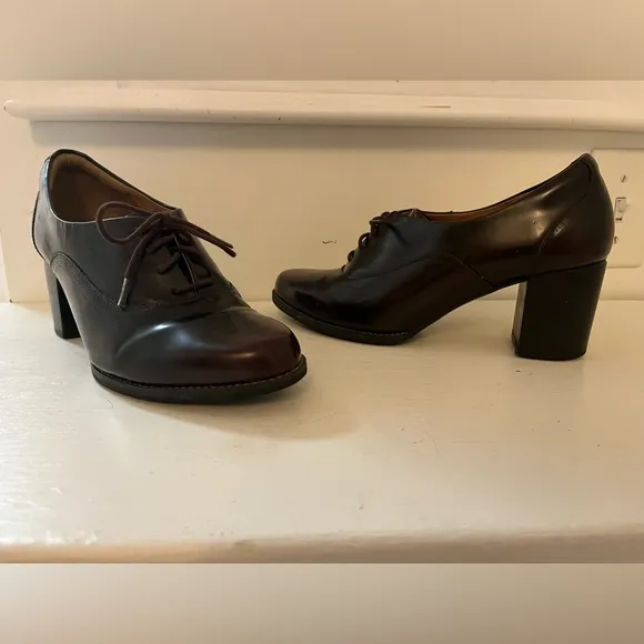 Vintage Clark's Lace up Oxfords