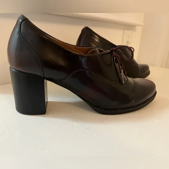 Vintage Clark's Lace up Oxfords