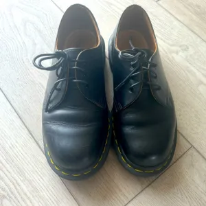 Vintage Dr. Martens 1461 Made in England Black Leather Oxfords UK 4 / US 6
