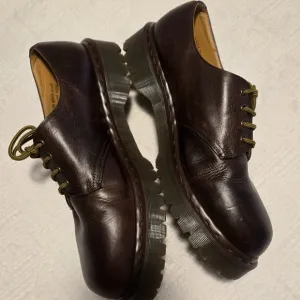 Vintage Made in England Dr. Martens five-eyelet oxfords, men's size 12US…
