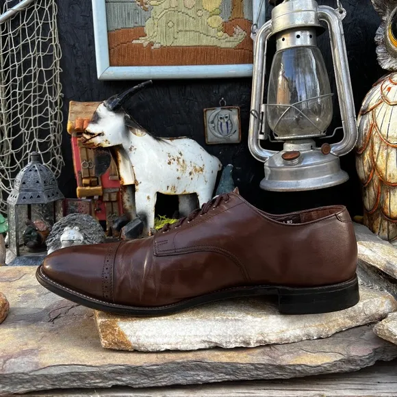 Vintage Stacy Adams brown leather oxfords.