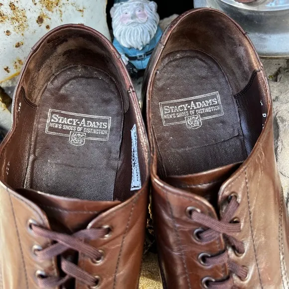 Vintage Stacy Adams brown leather oxfords.