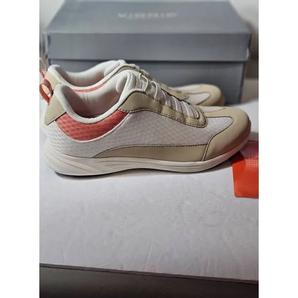 Vionic ladies Venya marshmallow walking shoes  Nib