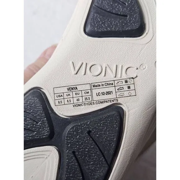 Vionic ladies Venya marshmallow walking shoes  Nib
